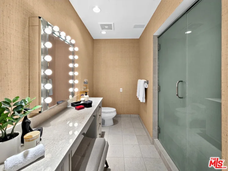 10727 Wilshire Boulevard #404 photo 27