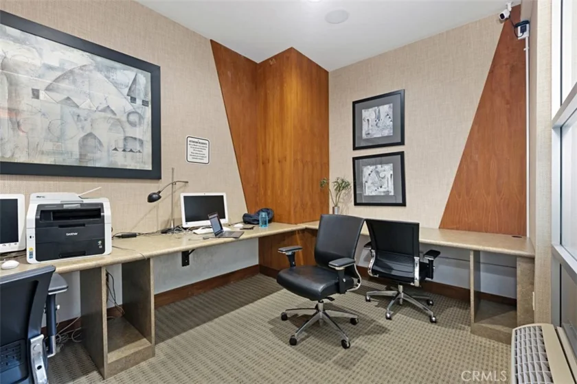 101 S Market Street #217 photo 4
