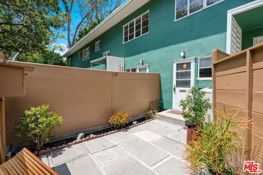 5226 Village Green photo 26