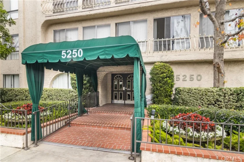 5250 Zelzah Avenue #8A photo 1