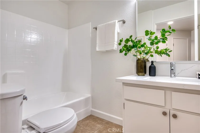 221 S Oak Knoll Avenue #202 photo 20