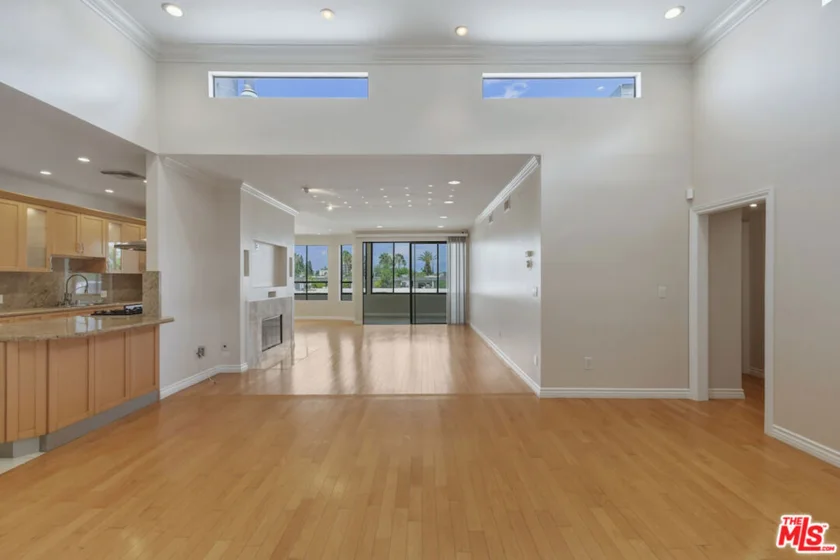 4443 Ventura Canyon Avenue #304 photo 24