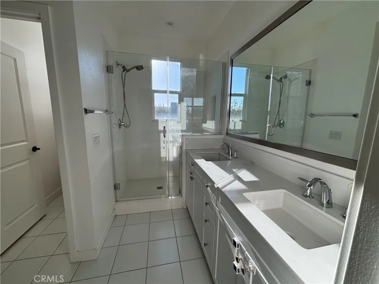 1422 N Harbor photo 9