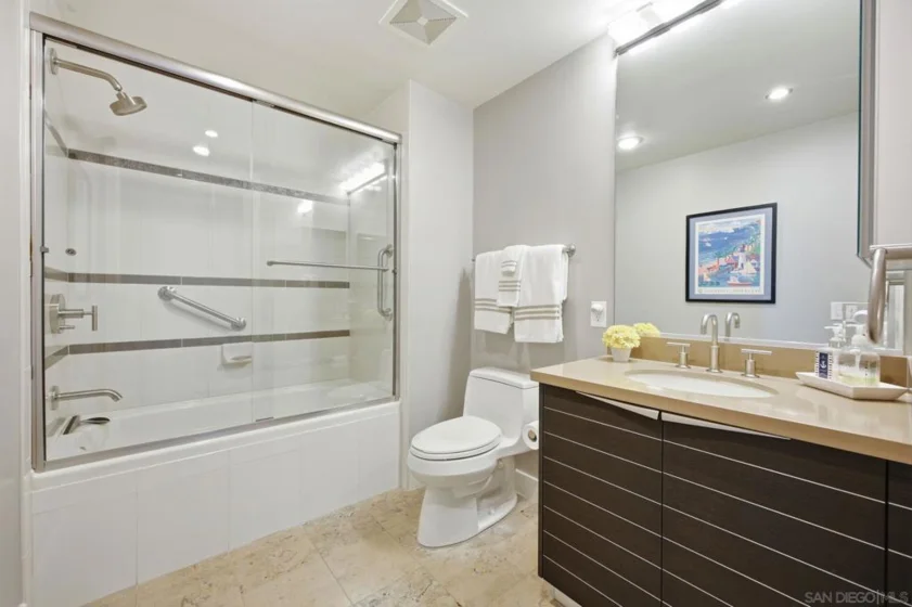 1325 Pacific Hwy #1305 photo 33