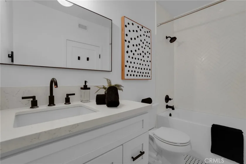 1871 Greenfield Avenue #102 photo 16