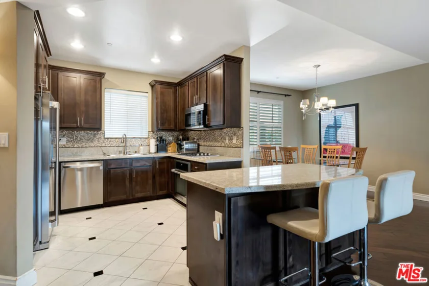 4424 Whitsett Avenue #204 photo 1