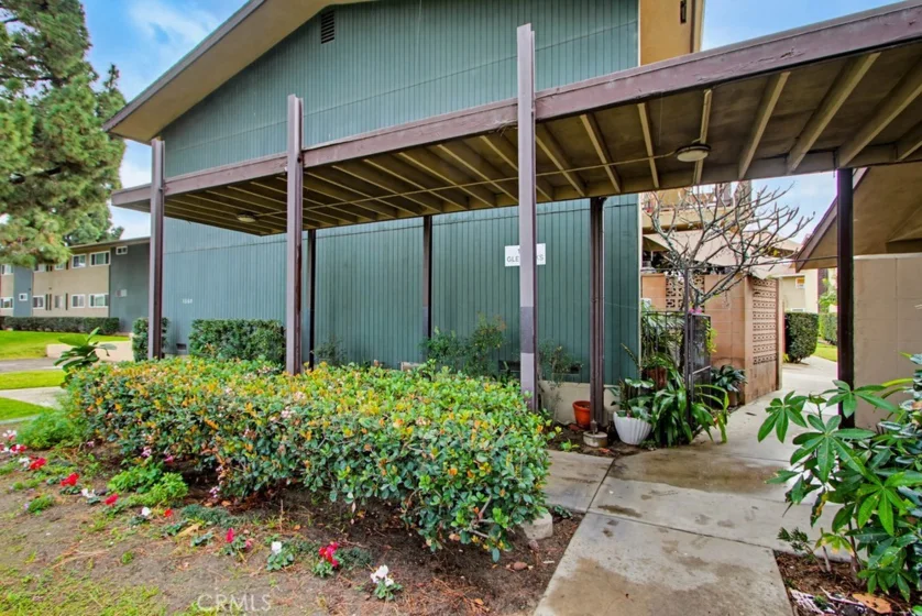 1860 W Glenoaks #L photo 35