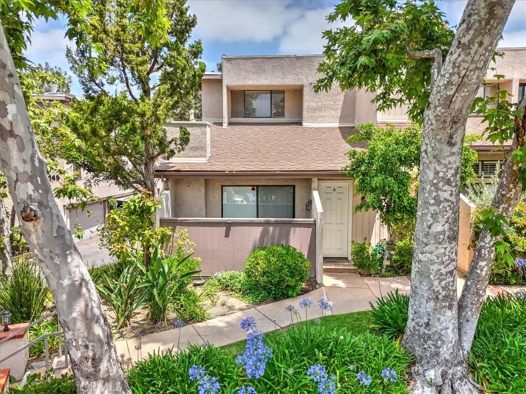 15141 Magnolia Boulevard #A photo 1