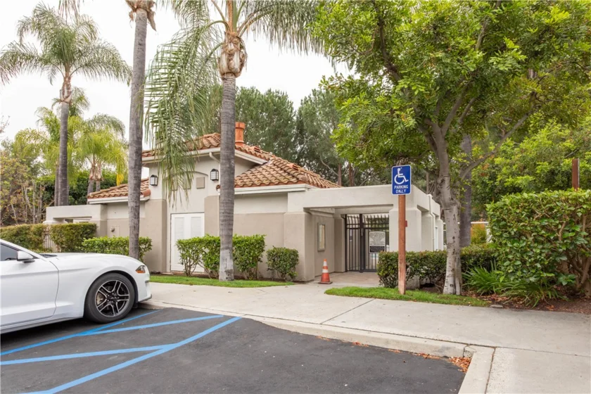 210 California Court photo 47