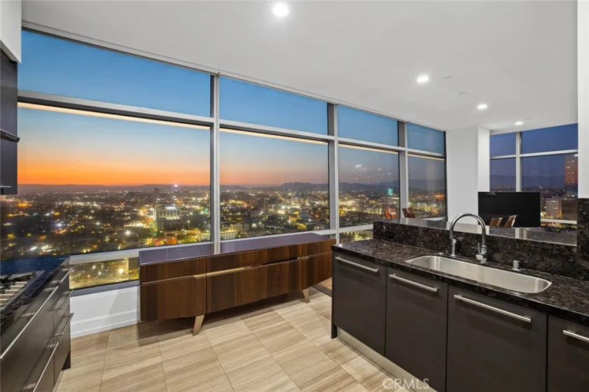 900 W Olympic #31J photo 17