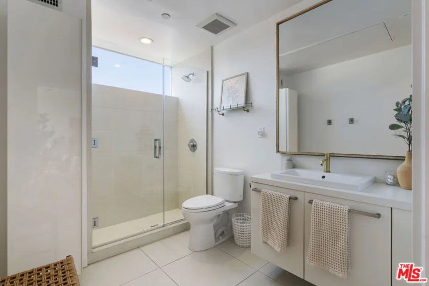12504 Woodbridge Street #402 photo 25