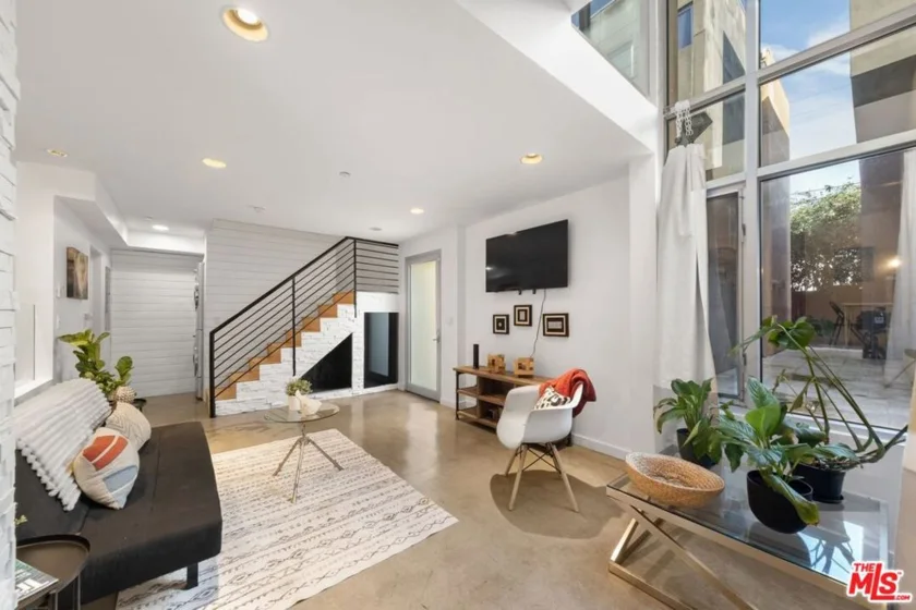 1120 N El Centro Avenue #9 photo 1