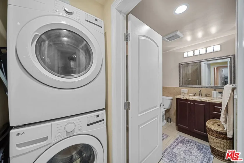 17914 Magnolia Boulevard #130 photo 14