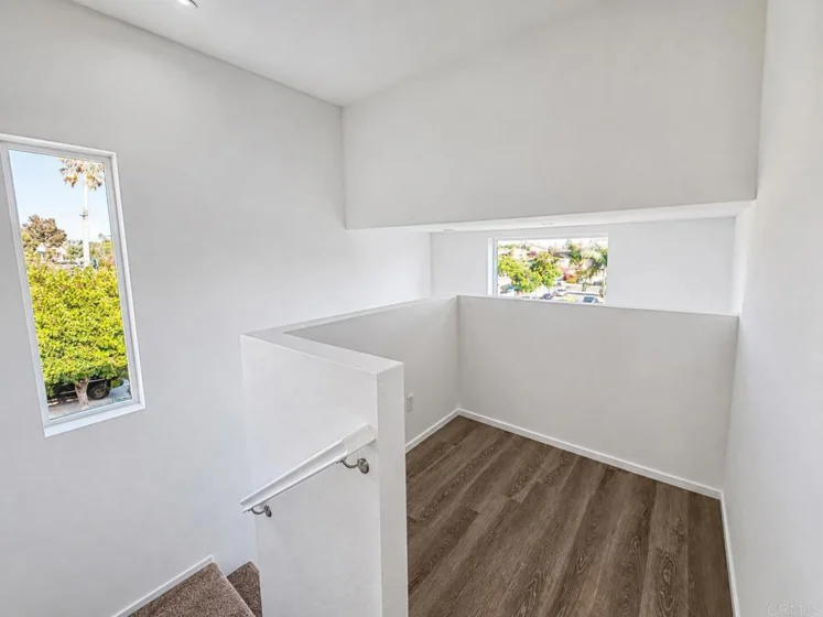 4968 Ocean View Boulevard photo 14