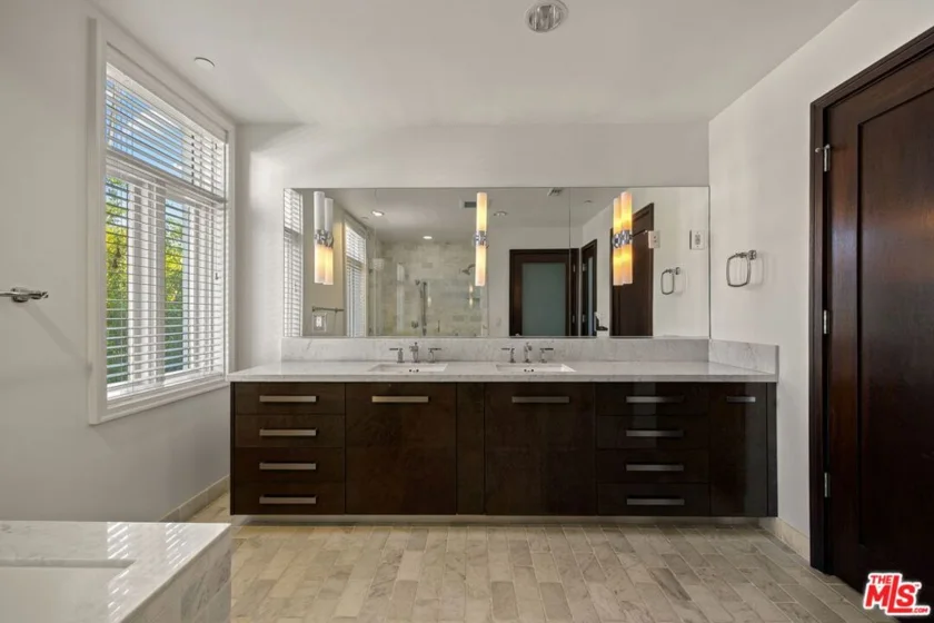 447 N Doheny Drive #305 photo 8