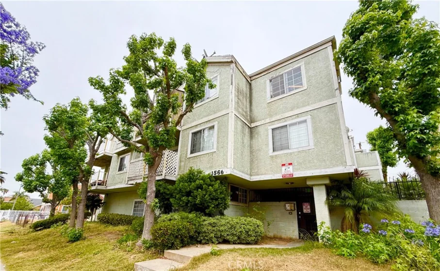 1566 Pine Avenue #202A photo 1
