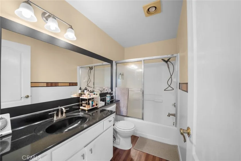 554 E San Jose #203 photo 16