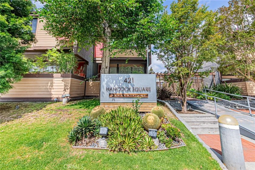 421 S Van Ness photo 1