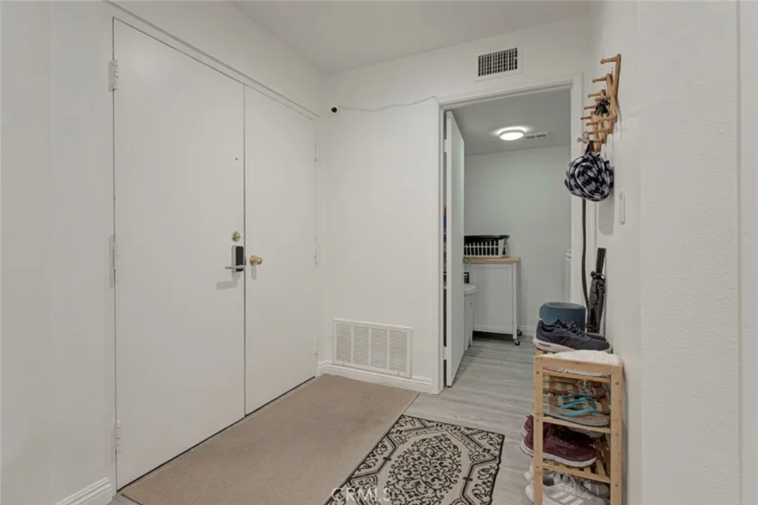 1037 N Vista photo 7