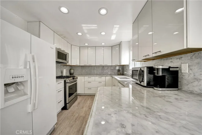 15053 Sherman Way #C photo 5