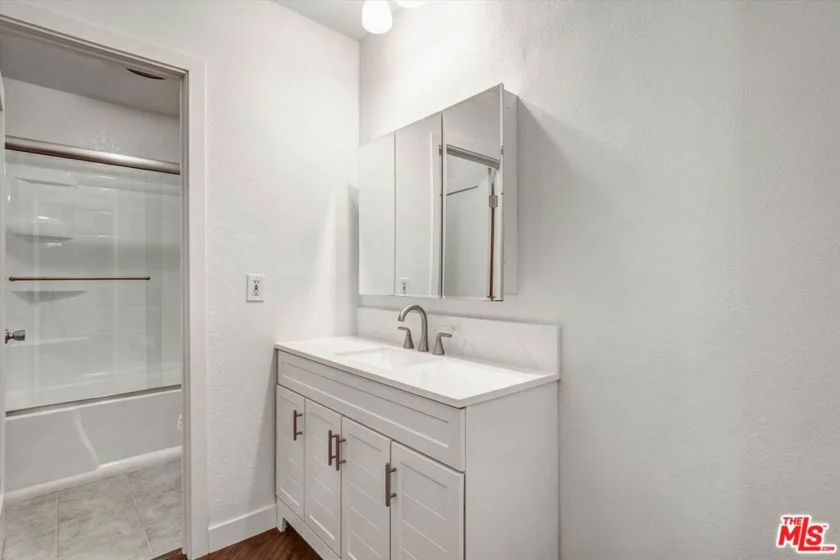 4506 Saugus Avenue #10 photo 7