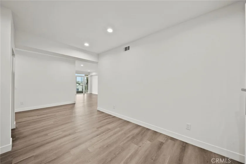 900 S Kenmore Avenue #504 photo 25