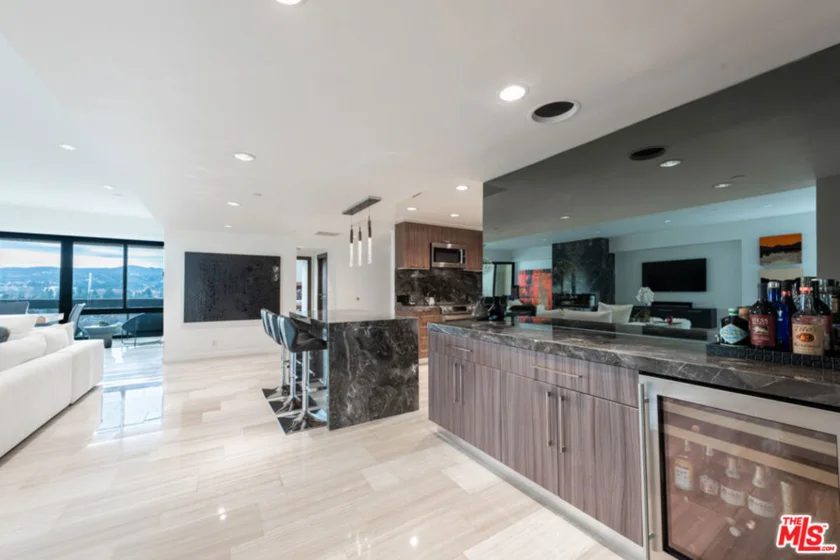 10445 Wilshire Boulevard #1905 photo 16