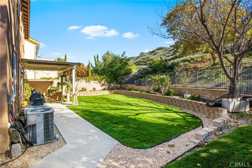 22862 Montanya photo 34