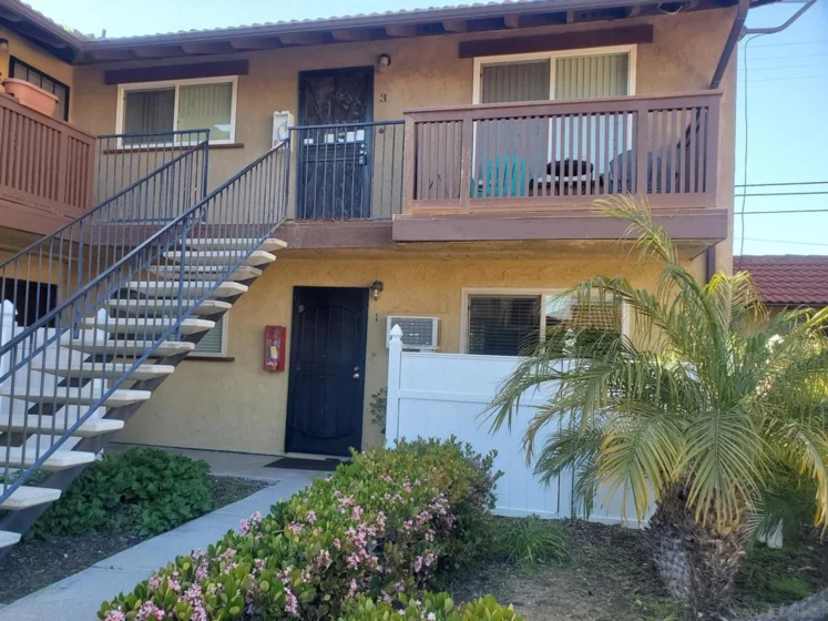 565 Moss Street #1 photo 1