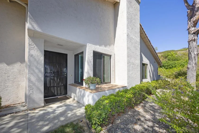 17959 Avenida Alozdra photo 6