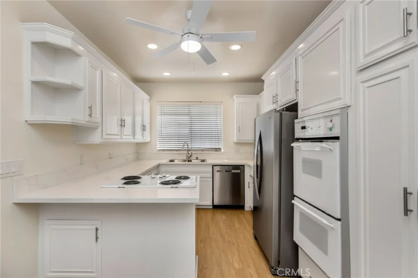5216 Yarmouth Avenue #105 photo 10