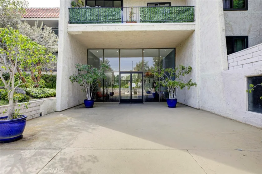 1401 Valley View #206 photo 1