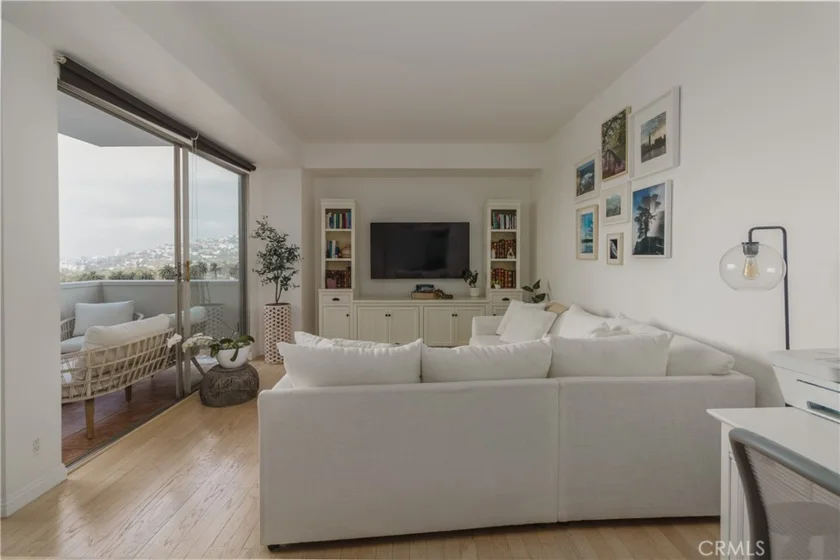 7250 Franklin Avenue #1008 photo 1