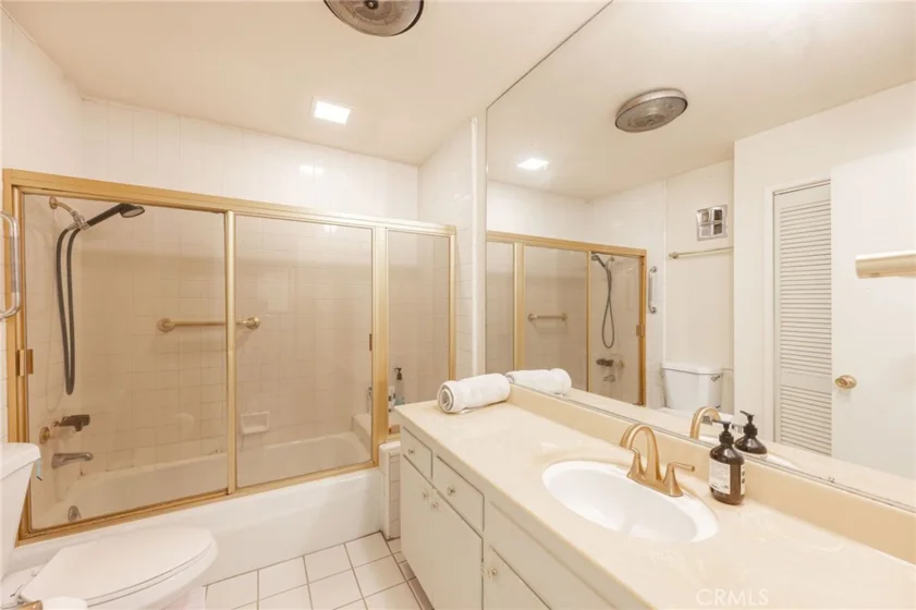 2260 N Cahuenga ##507 photo 11