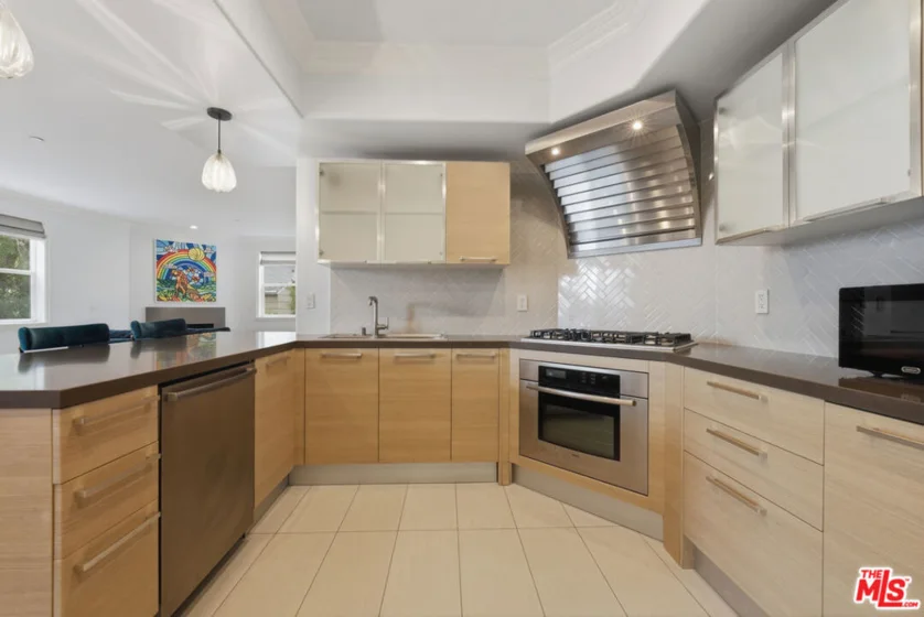 8121 Norton Avenue #201 photo 10