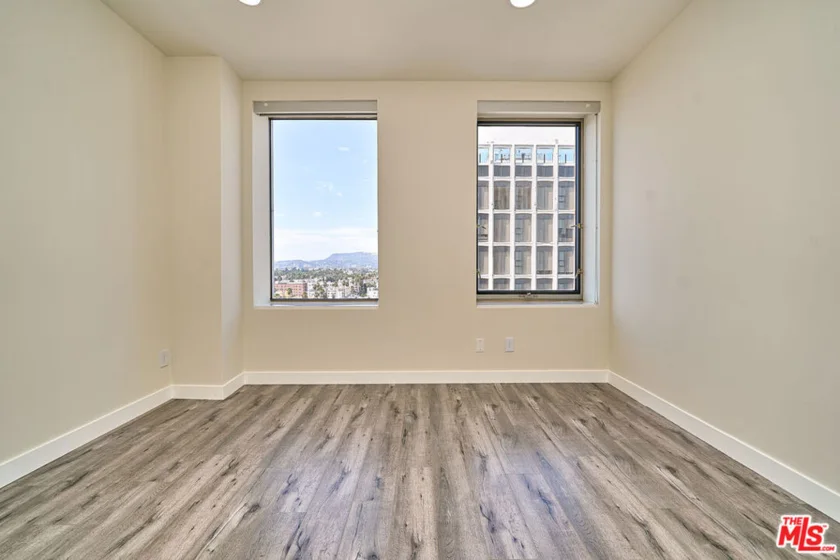 3810 Wilshire Boulevard #1001 photo 33