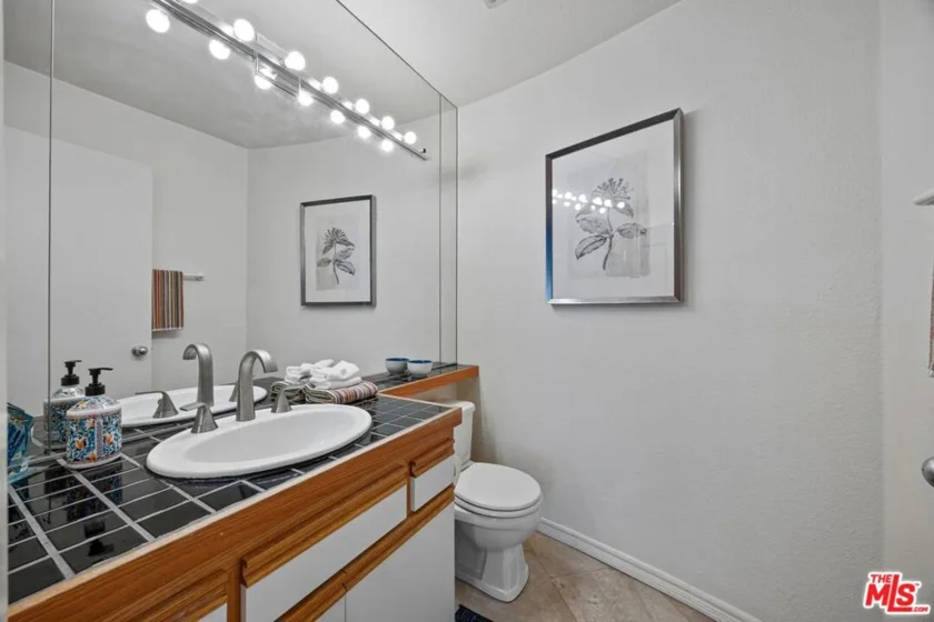 4549 Haskell Avenue #1 photo 24