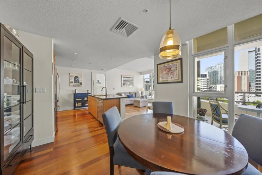 1199 Pacific Hwy #1103 photo 3