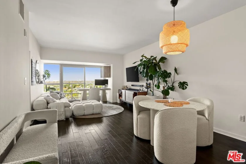 13700 Marina Pointe Drive #809 photo 3
