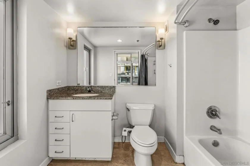 425 W Beech Street #805 photo 7