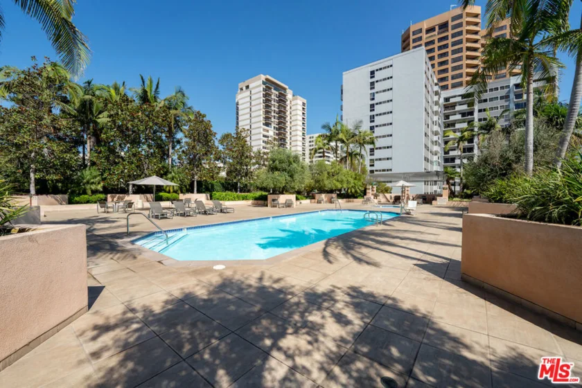 10490 Wilshire Boulevard #1402 photo 38