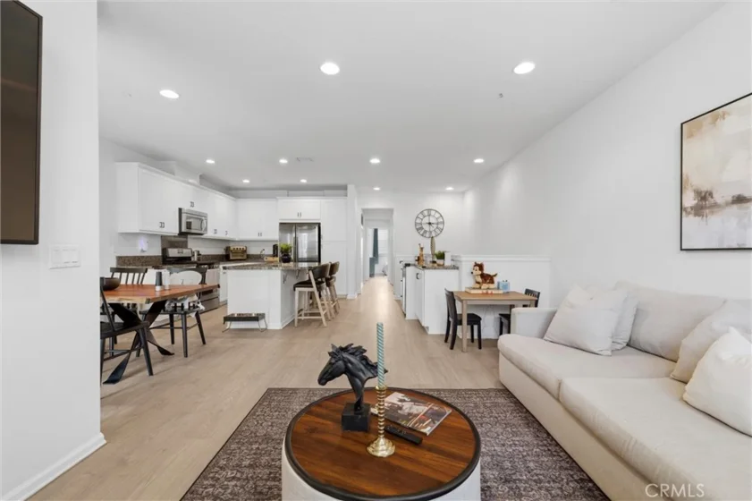 406 El Paseo photo 1