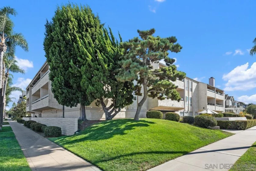 821 E Avenue photo 1