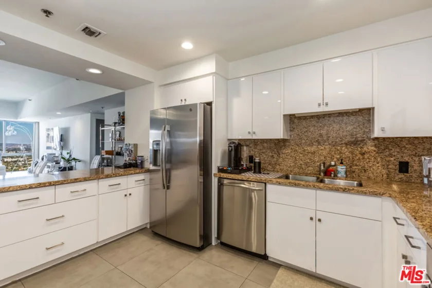 10445 Wilshire Boulevard #1806 photo 4