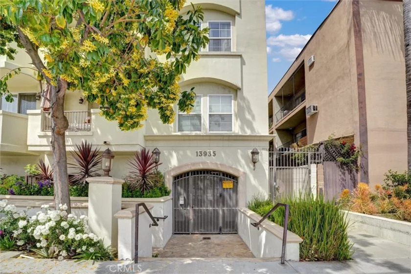 13935 Burbank Boulevard #105 photo 2