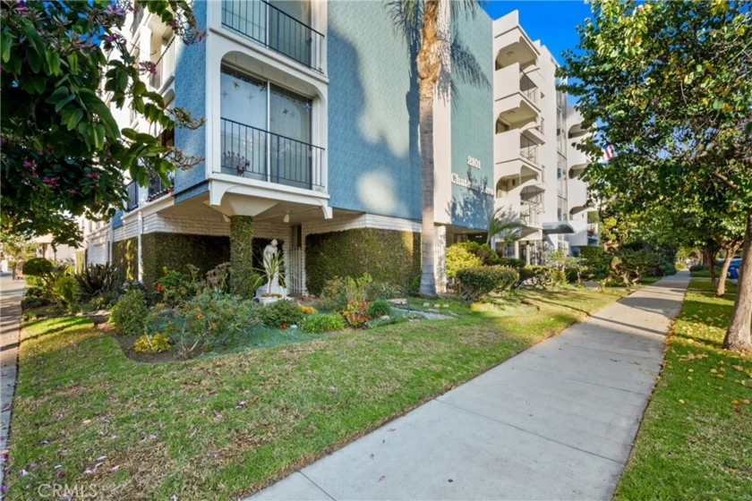 2101 E 2nd Street #305 photo 16