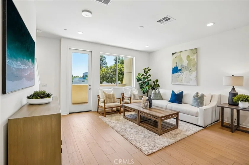 5876 Linden Ave Avenue #9 photo 1