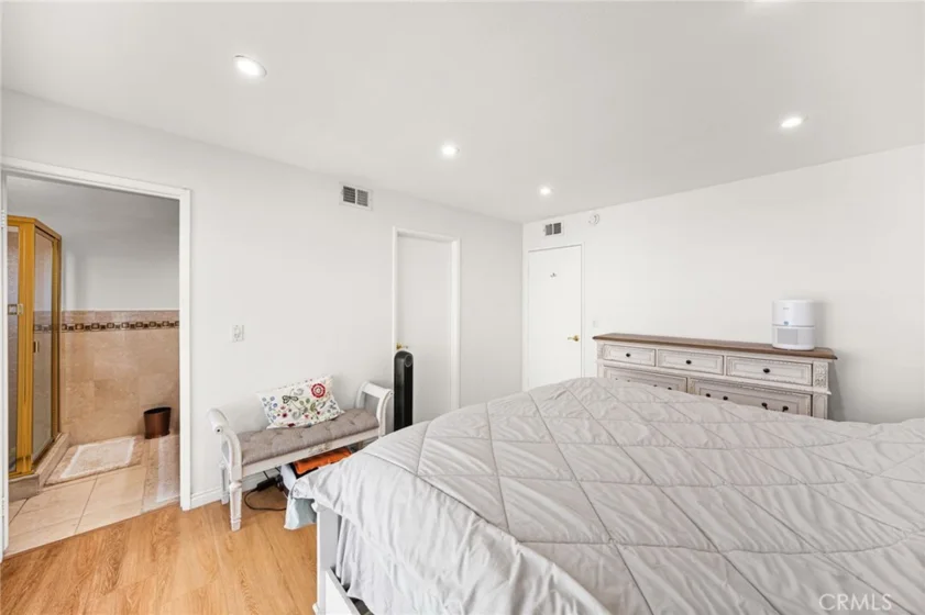 1121 E Wilson #12 photo 19