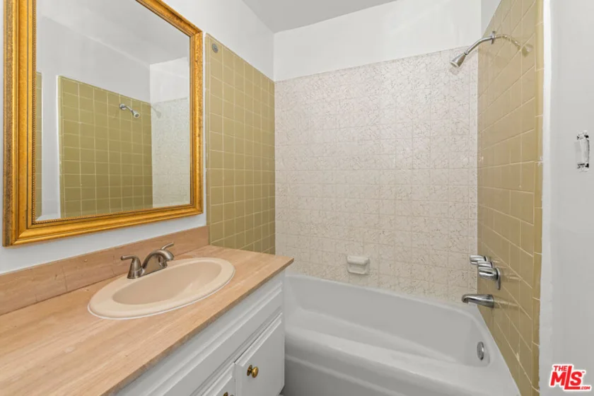 1300 Midvale Avenue #408 photo 4