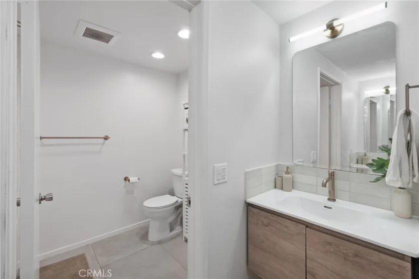 17914 Magnolia Boulevard #135 photo 12